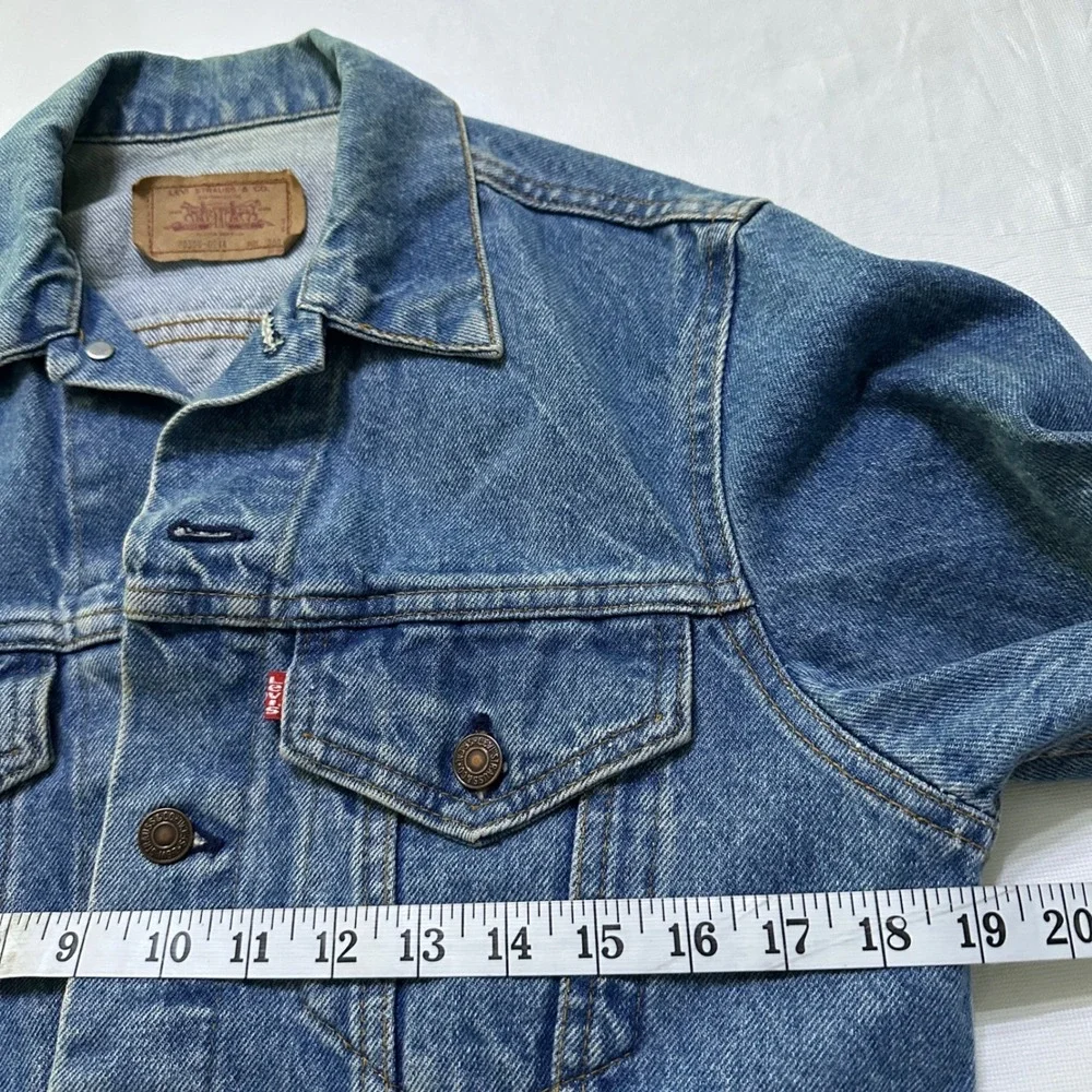 Vintage Levis 70506-0214 Denim Trucker Jacket Size 38R Blue Made in USA Grunge